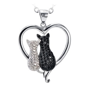 Twee Zirconia poezen samen in een hart van zilver