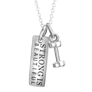 Zilveren ketting en hangertjes met een halter en een Strong is Beautiful plaatje