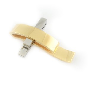 Verzilverd/veguld kruis met ketting
