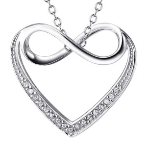 Wunderschöne Kette mit herzförmigem Sterlingsilberanhänger mit eingearbeitetem Unendlichkeitszeichen